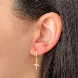 ARGOLA COM PINGENTE DE CRUZ CRAVEJADA