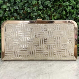 BOLSA CLUTCH RETANGULAR COM DETALHE LAMINADO NOS CONTORNOS