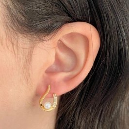 BRINCO ESTILO GOTA CRAVEJADO COM UMA PEROLA 12MM