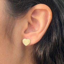 BRINCO PEQUENO CORAÇÃO CHAPA COM REFLEXO