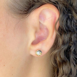 BRINCO PEQUENO DE PEROLA TRANÇADO P 7MM