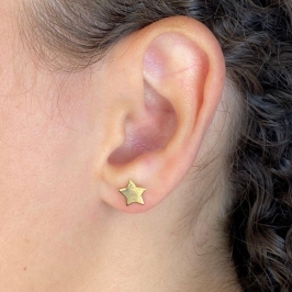 BRINCO PEQUENO ESTRELA DE CHAPA LISA 8MM