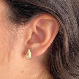 BRINCO PEQUENO GOTA VIRGULA CHAPA LISA OCA 15MM