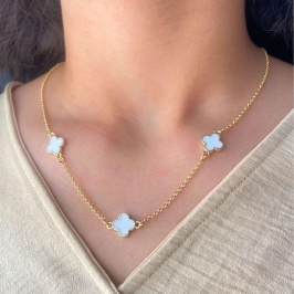 GARGANTILHA  3 TREVO DE 4 FOLHAS BRANCO MODELO VIRGINIA RESINA