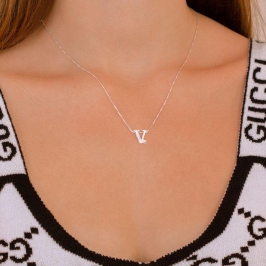 GARGANTILHA PRATA 925 LETRA V COM ZIRCONIA CRISTAL 1X1CM