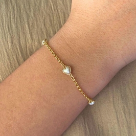 PULSEIRA COM 4 CORAÇÕES DE PEROLA