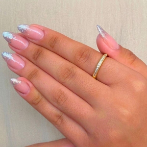 ANEL APARADOR UMA FILEIRA DE ZIRCONIA CRAVEJADA