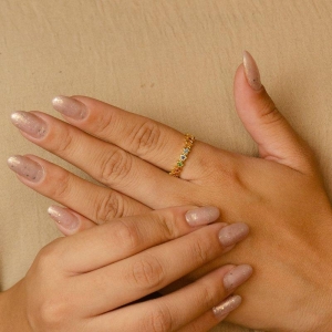 ANEL CRAVEJADO DE ESTRELAS COLOR