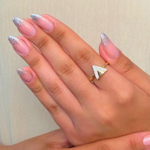 ANEL DOIS V UM LISO E UM CRAVEJADO