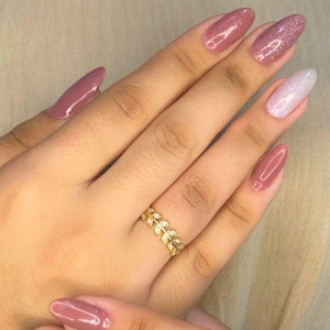 ANEL FOLHAGEM CRAVEJADO