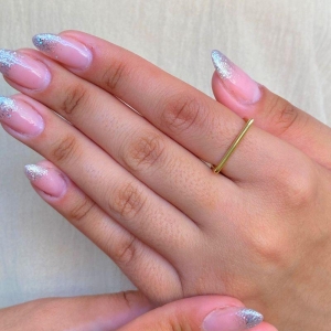 ANEL LISO QUADRADO EM CIMA E EMBAOLADO EM BAIXO