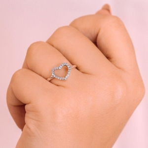 ANEL P925 ENVELHECIDO CORAÇAO VAZADO CRAVEJADO COM ZIRCONIA