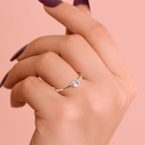 ANEL P925 SOLITARIO LISO GARRAS LATERAIS