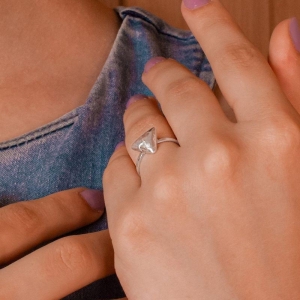 ANEL P925 TRIANGULO MARTELADO