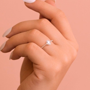 ANEL P925 ZIRCONIA OVAL LATERAL DE BOLINHAS