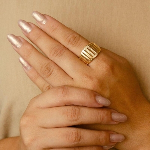 ANEL PALITO LISO E NO MEIO CRAVEJADO