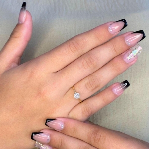 ANEL  SOLITARIO COM UMA PEDRA CAIXA ALTA