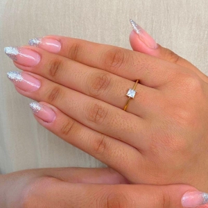 ANEL SOLITÁRIO COM UMA ZIRCONIA QUADRADA 5MM