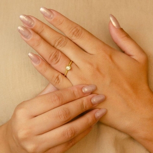 ANEL SOLITARIO QUADRADO TORCIDO