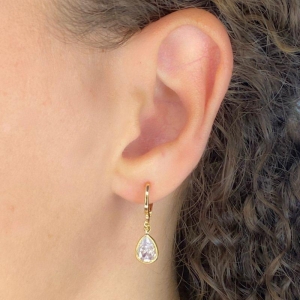 ARGOLA COM PINGENTE GOTA CRISTAL 6X11MM