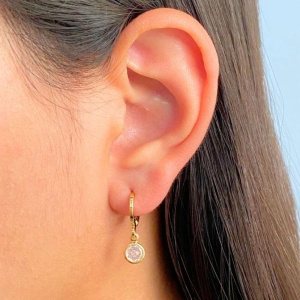 ARGOLA COM PINGENTE PONTO DE LUZ CRISTAL 7X7MM