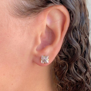 BRINCO ZIRCONIA PEQUENO QUADRADO GG 7MM