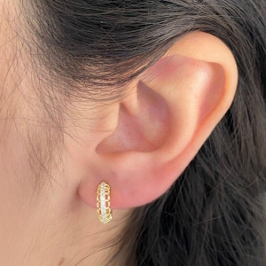 ARGOLA TARRACHA PEQUENA FURADA CRAVEJADA 12MM