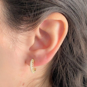 ARGOLA TARRACHA PEQUENA FURADA CRAVEJADA 14MM