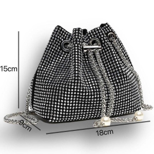 BOLSA BRILHO SAQUINHO COM PUXADOR DE PEROLA CRAVEJADA