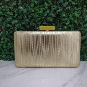 BOLSA CLUTCH QUADRADA DETALHE ONDAS