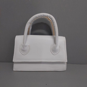 BOLSA PEQUENA ALÇA FICA EM PÉ