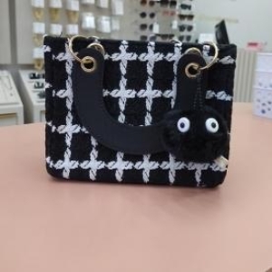 BOLSA QUADRADA XADREZ PRETO COM BRANCO