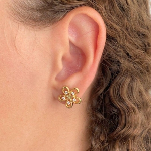 BRINCO FLOR VAZADA 5 PEDRA CRAVEJADA 14MM