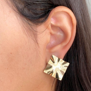 BRINCO GRANDE QUADRADO CHAPA AMASSADA