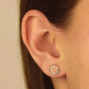 BRINCO MEDIO PRATA 925 REDONDO VAZADO LISO