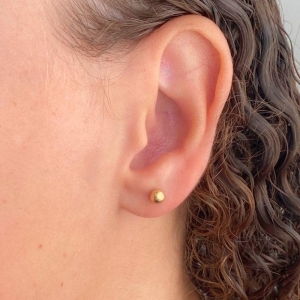 BRINCO PEQUENO BOLA FOSCA 4MM