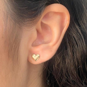 BRINCO PEQUENO CORAÇAO MEIO EMBAOLADO LISO DE CHAPA 8MM