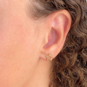 BRINCO PEQUENO ESTRELA VAZADA LISA