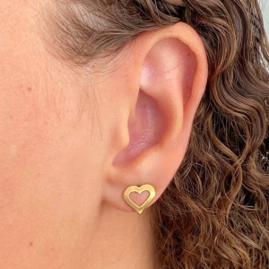 BRINCO PEQUENO LISO CORAÇÃO VAZADO M 9X10MM