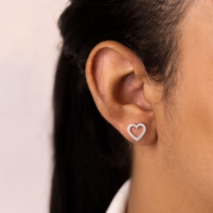 BRINCO PEQUENO P925 CORAÇÃO VAZADO 10MM