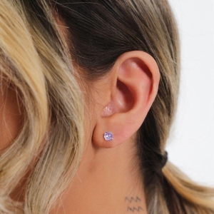 BRINCO PEQUENO P925 ZIRCÔNIA REDONDA LILÁS 5MM