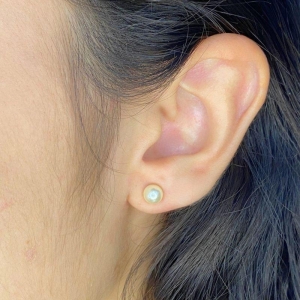 BRINCO PEQUENO PEROLA LISA 6MM