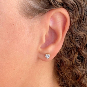 BRINCO PEQUENO ZIRCONIA CORAÇAO CAIXA ALTA 5MM