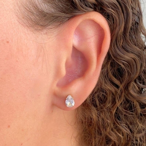 BRINCO PEQUENO ZIRCONIA GOTA DE CRISTAL E COLOR M 5X7 MM