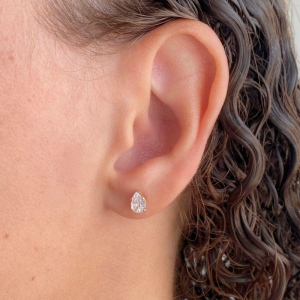 BRINCO PEQUENO ZIRCONIA GOTA DE CRISTAL E COLOR P 4X6MM