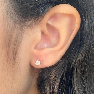BRINCO PEQUENO ZIRCONIA REDONDO CAIXA ALTA 4MM