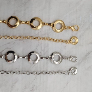 CINTO CORRENTE DE METAL COM ELOS REDONDOS VAZADOS PEQUENOS