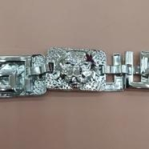 CINTO CORRENTE DE METAL TIGRE DENTRO DO RETANGULO