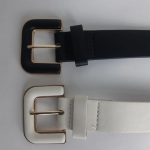 CINTO COURINO FIVELA QUADRADA DETALHE EM VOLTA CORREIA GROSSA