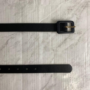 CINTO COURINO FIVELA RETÂNGULAR LISA CORREIA MÉDIA